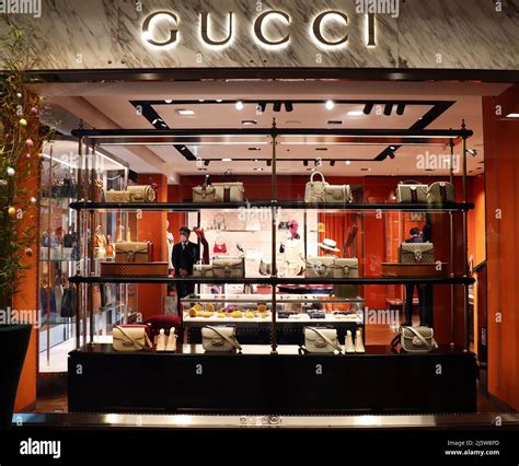 gucci bologna via cavour|Very High.